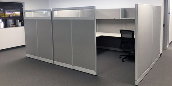 Remanufactured Modular Cubicle Workstation with Glass Top Privacy Panels
