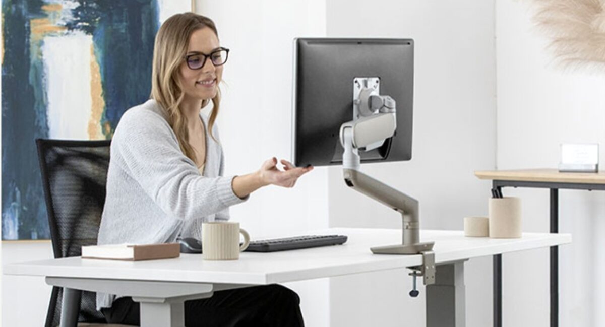 Arm Monitor 5 with a lady